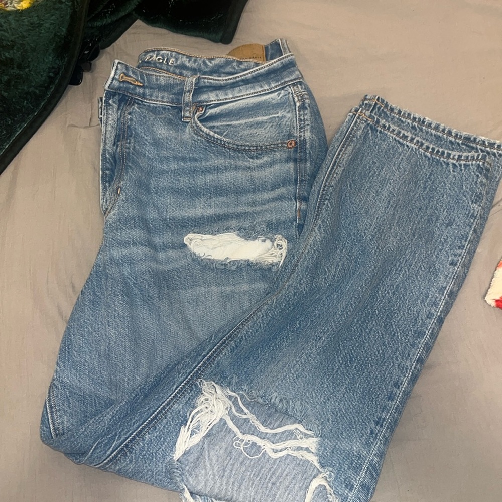 American Eagle High Rise Mom Jeans
